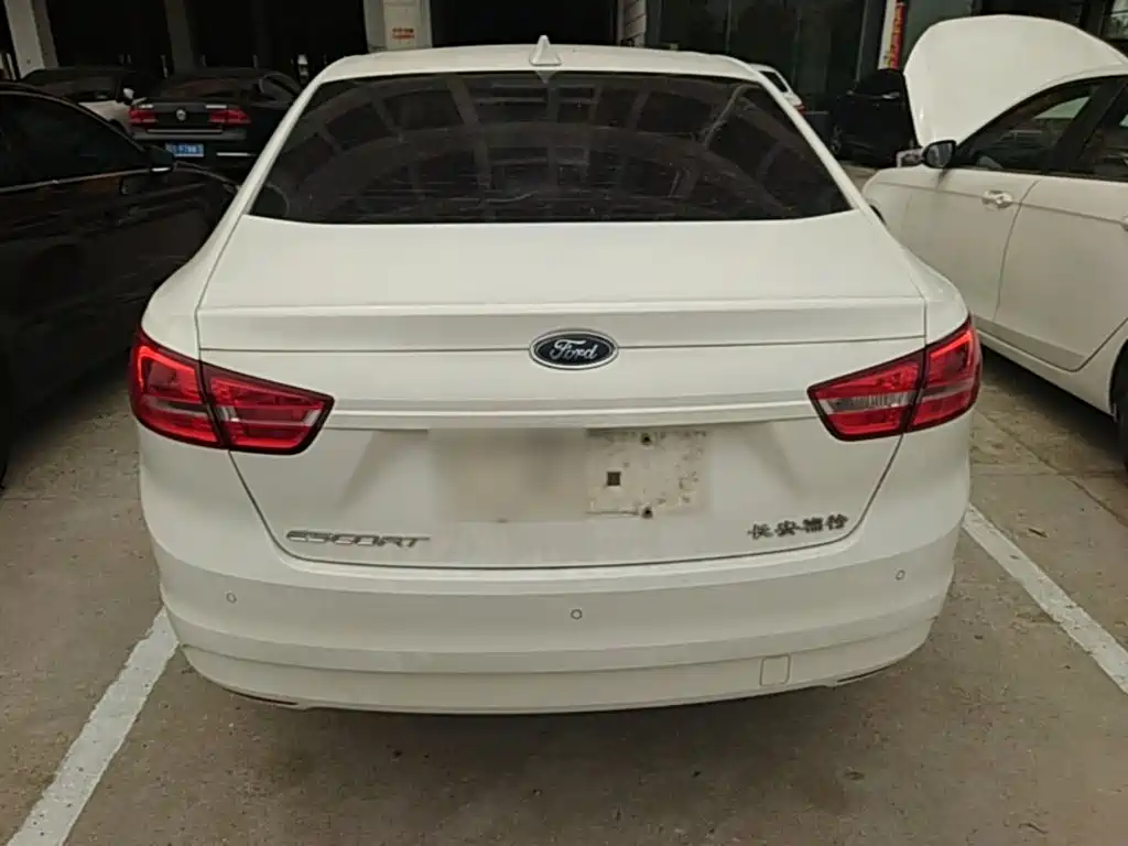 Escort Facelift 1.5 L Auto Comfort