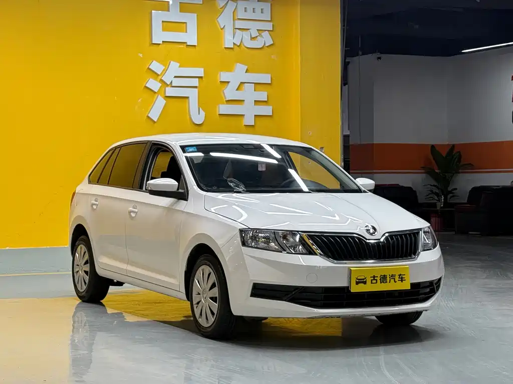 Rapid Spaceback Facelift 1.5 L Auto Standard CN-VI