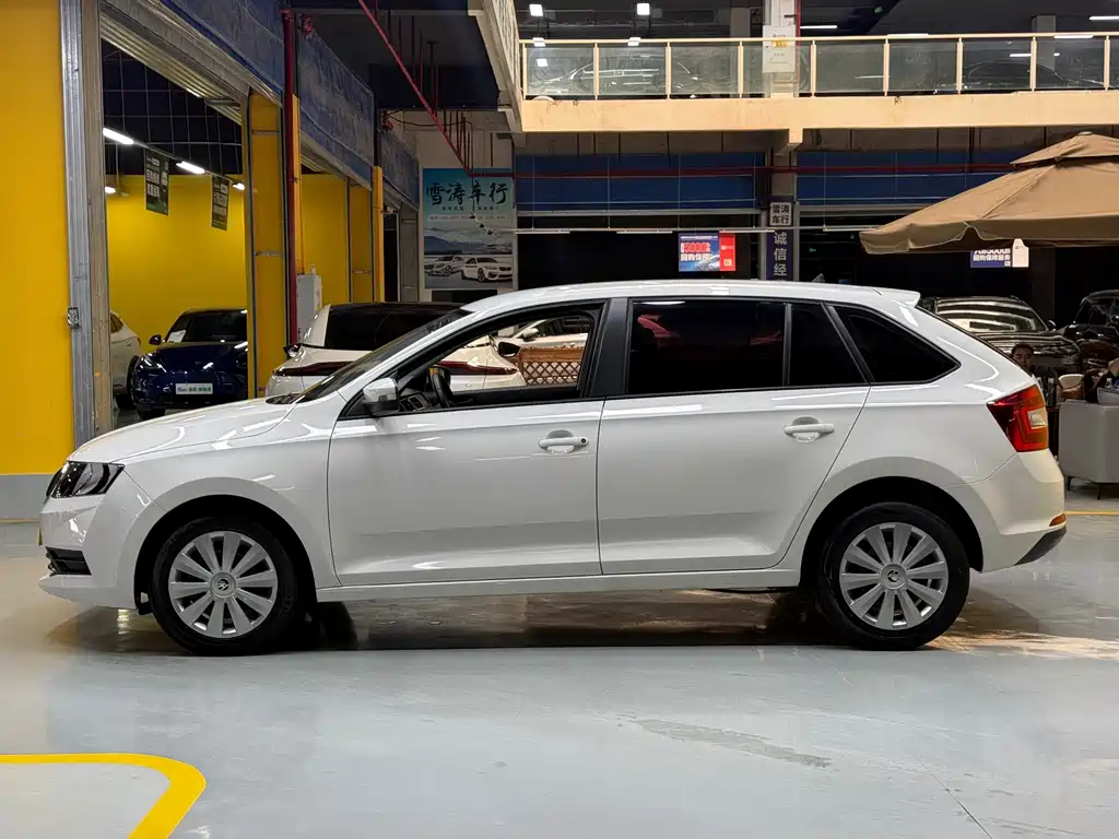 Rapid Spaceback Facelift 1.5 L Auto Standard CN-VI