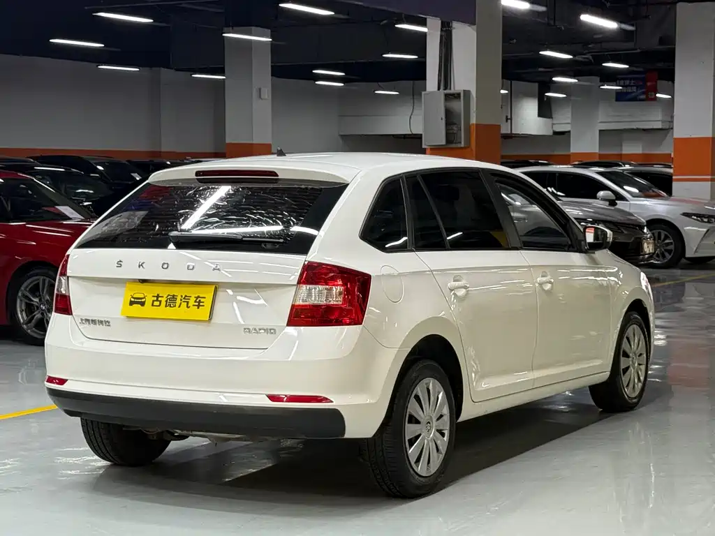 Rapid Spaceback Facelift 1.5 L Auto Standard CN-VI
