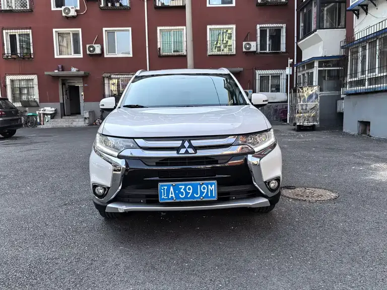Mitsubishi Outlander 2.0 L 2 WD Glory 5-seat