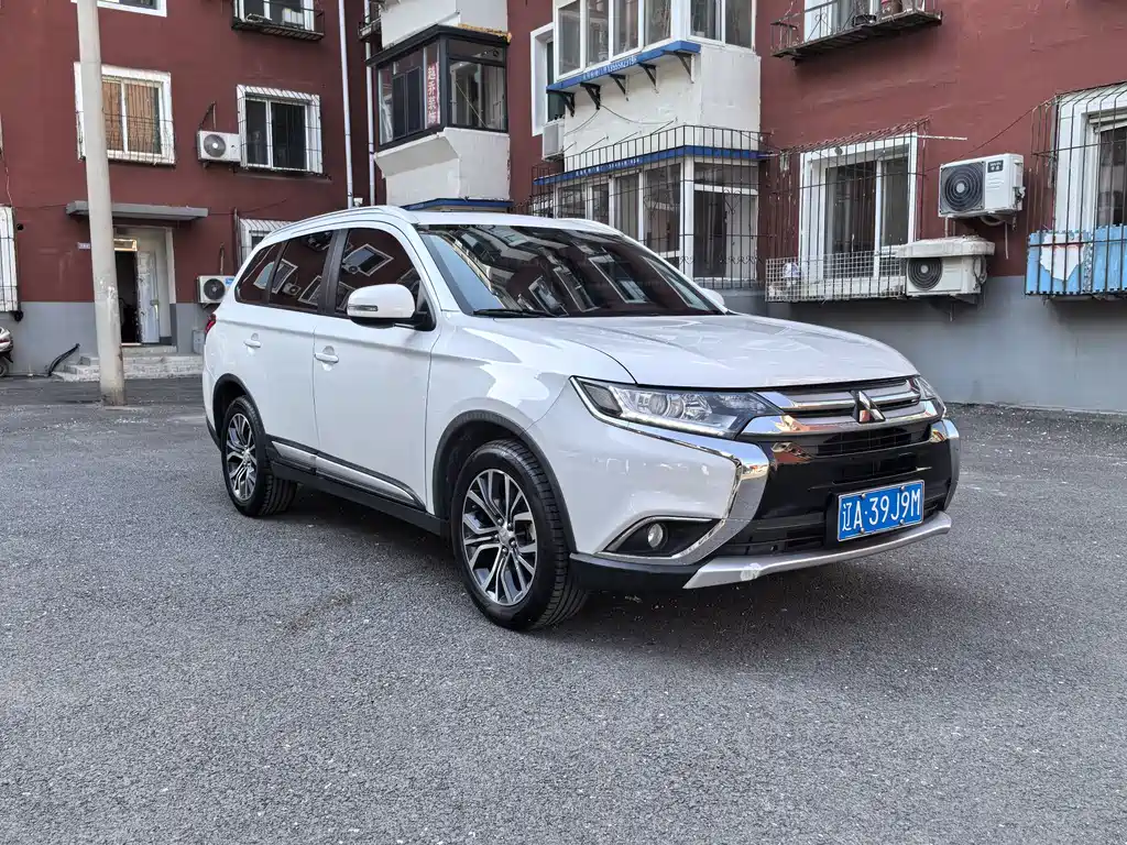 Outlander 2.0 L 2 WD Glory 5-seat