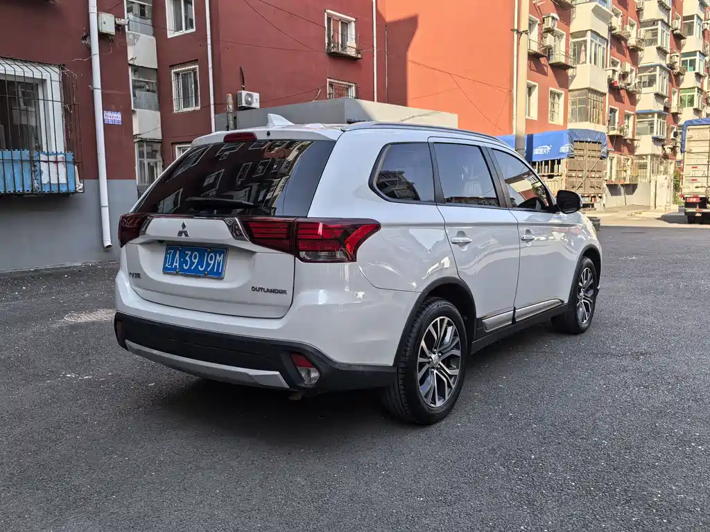 Outlander 2.0 L 2 WD Glory 5-seat