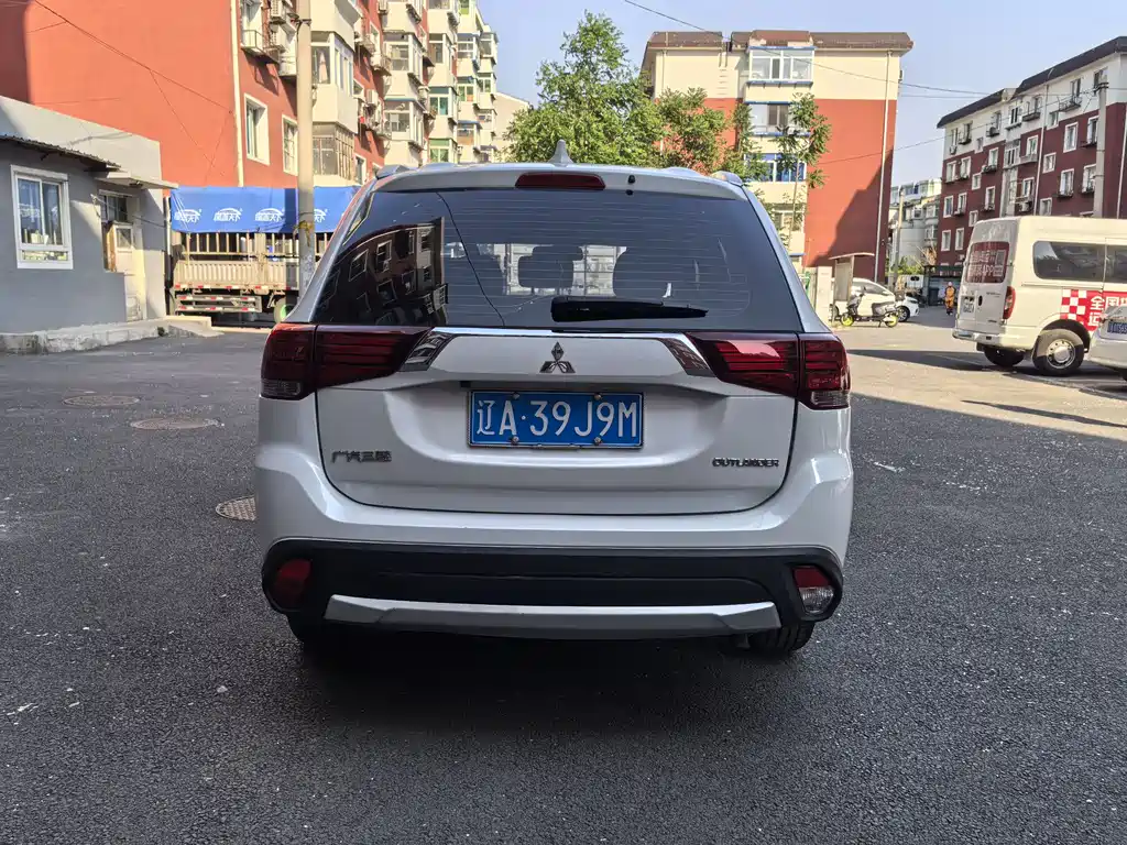 Outlander 2.0 L 2 WD Glory 5-seat