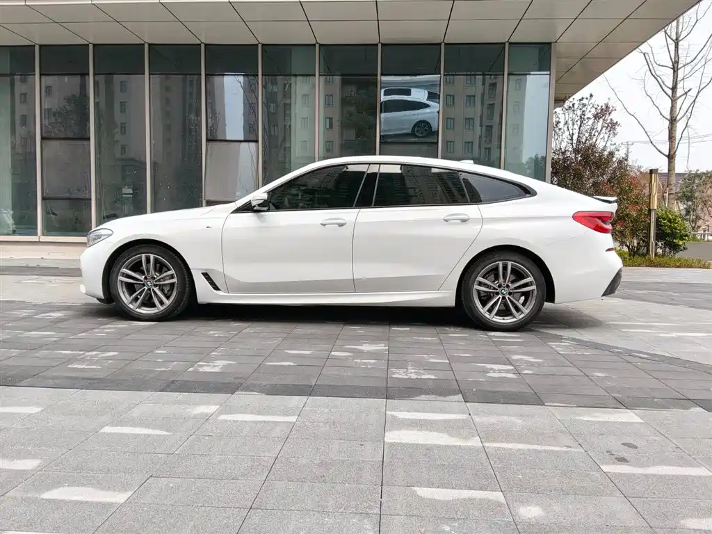 BMW 6 Series GT 630 i Luxury Design Package
