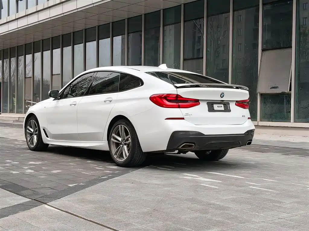 BMW 6 Series GT 630 i Luxury Design Package