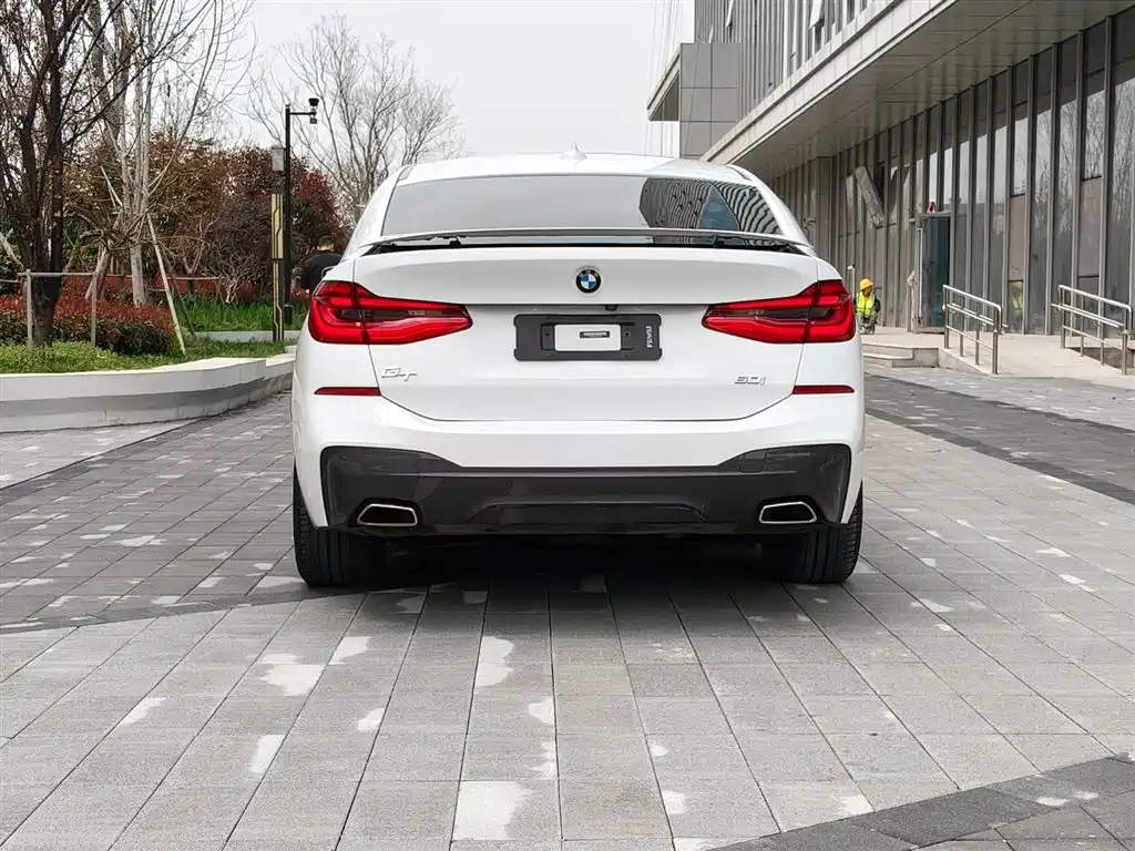 BMW 6 Series GT 630 i Luxury Design Package