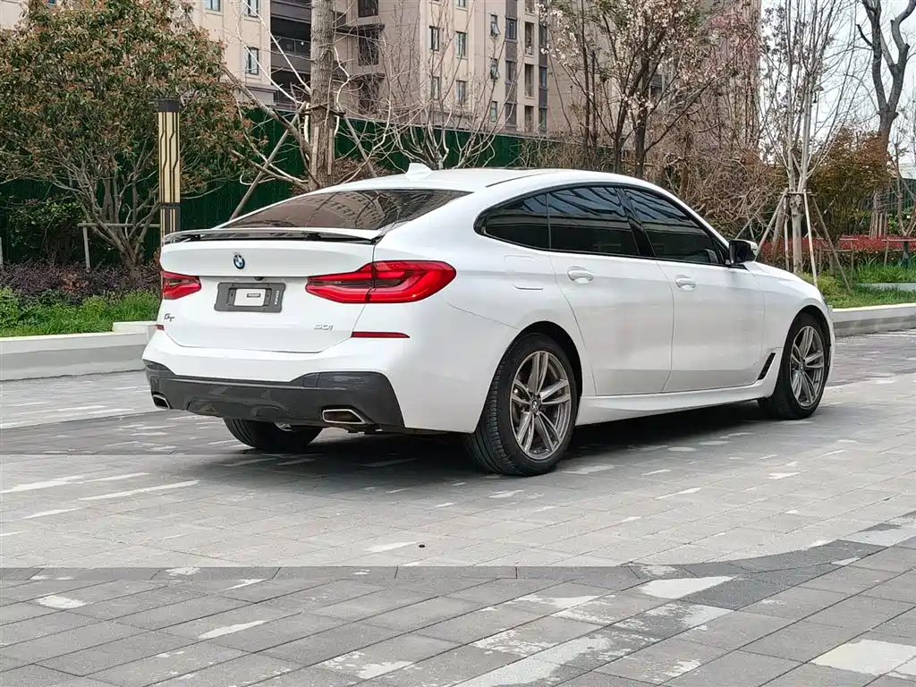 BMW 6 Series GT 630 i Luxury Design Package