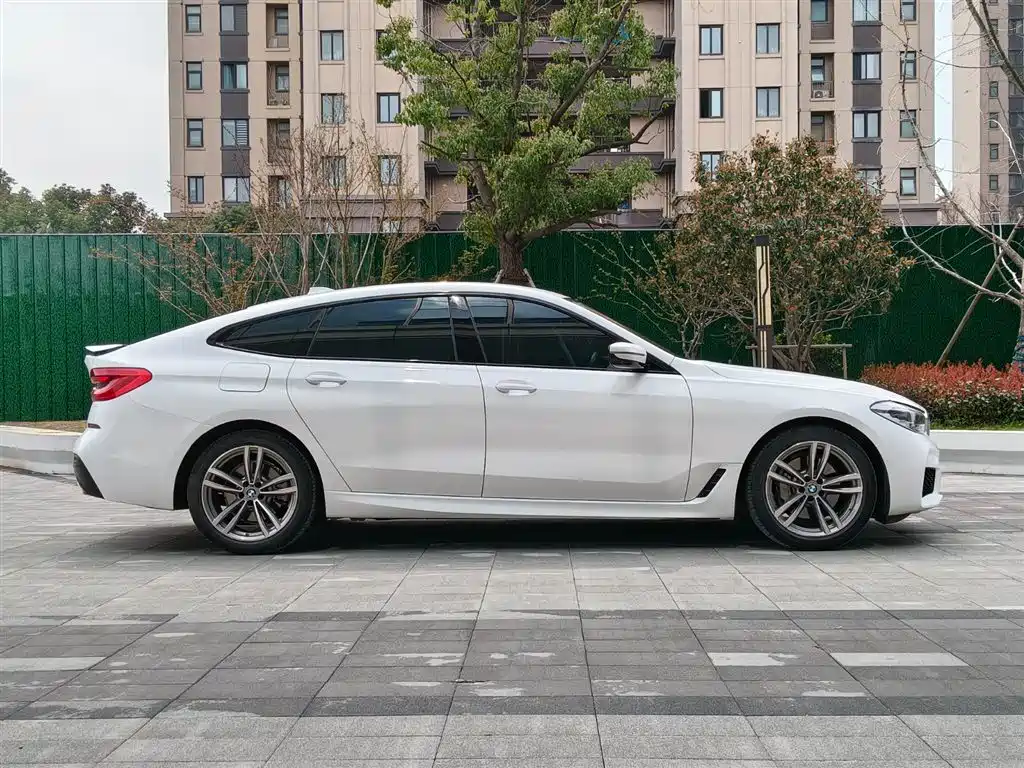 BMW 6 Series GT 630 i Luxury Design Package
