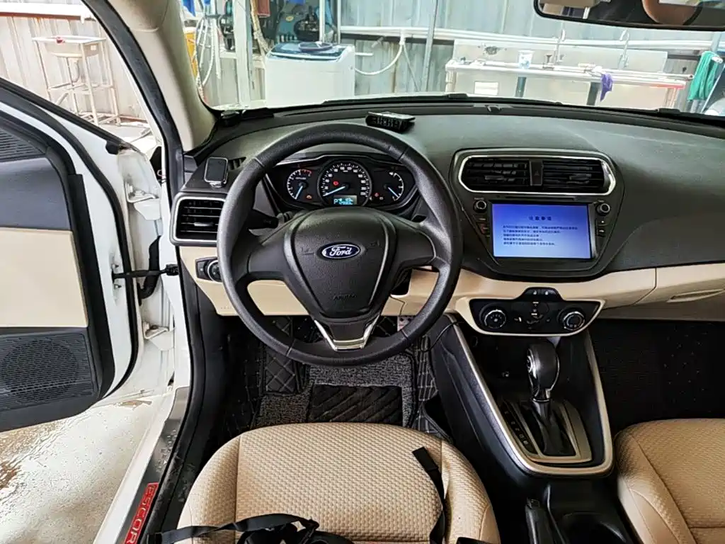 Escort 1.5 L Auto Comfort