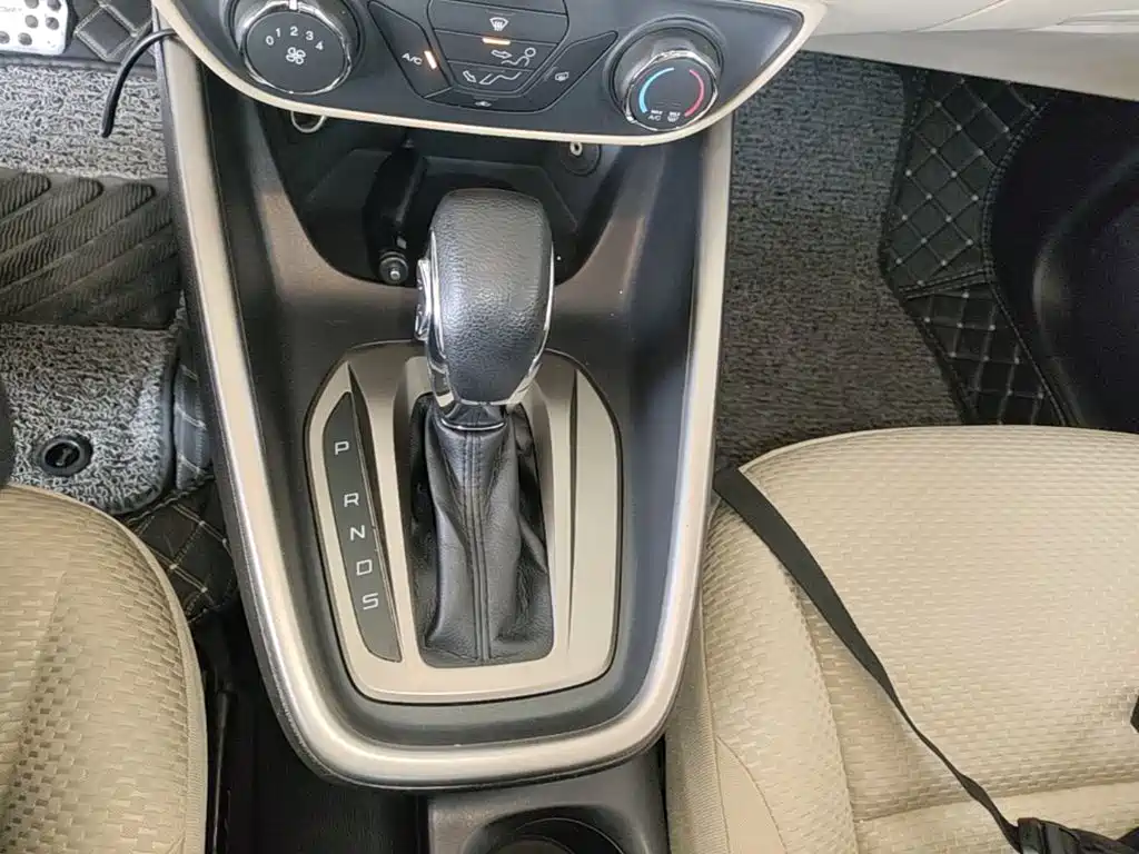 Escort 1.5 L Auto Comfort