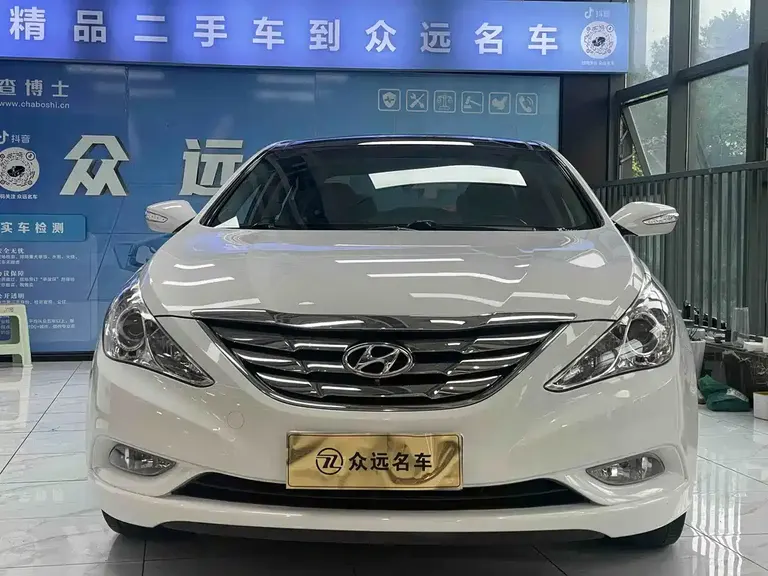 Hyundai Sonata 2.0 L Auto Luxury