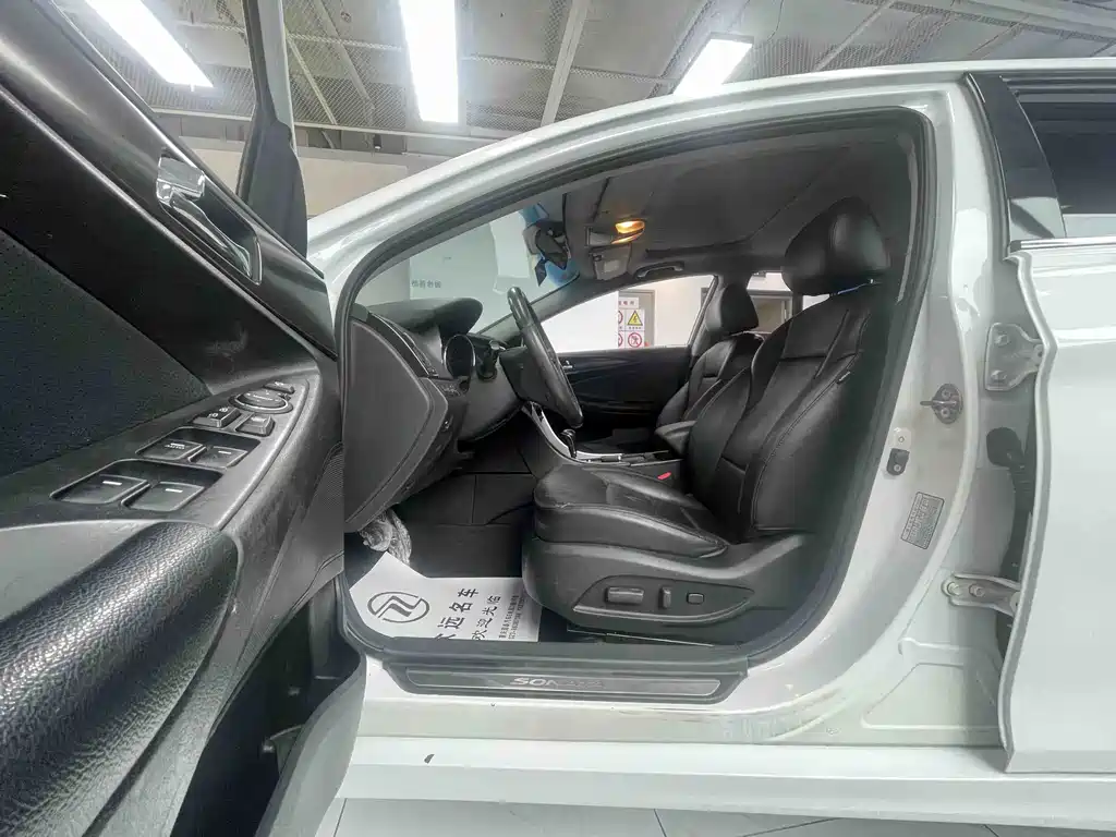 Sonata 2.0 L Auto Luxury