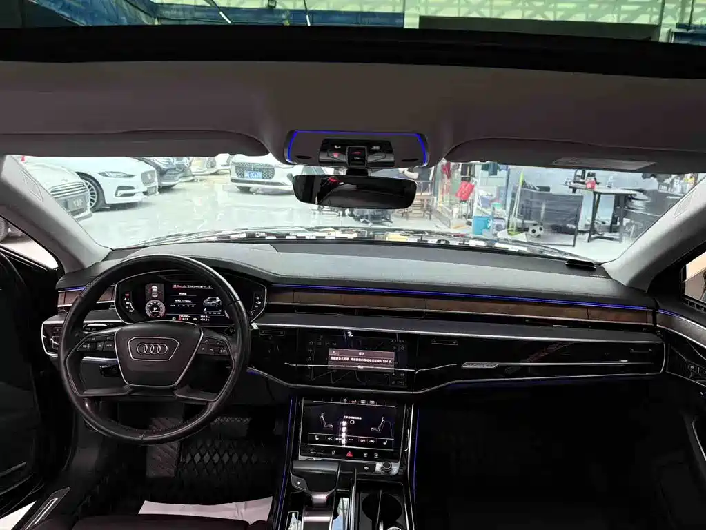 Audi A8 A8 L 55 TFSI quattro Launch Premium