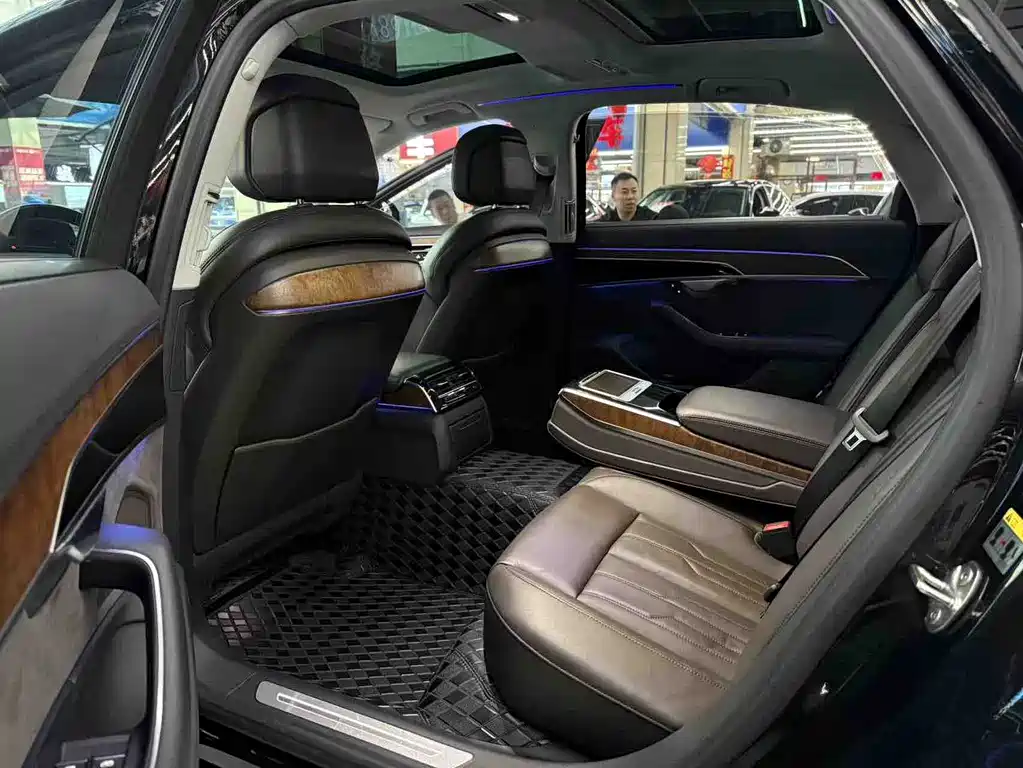 Audi A8 A8 L 55 TFSI quattro Launch Premium