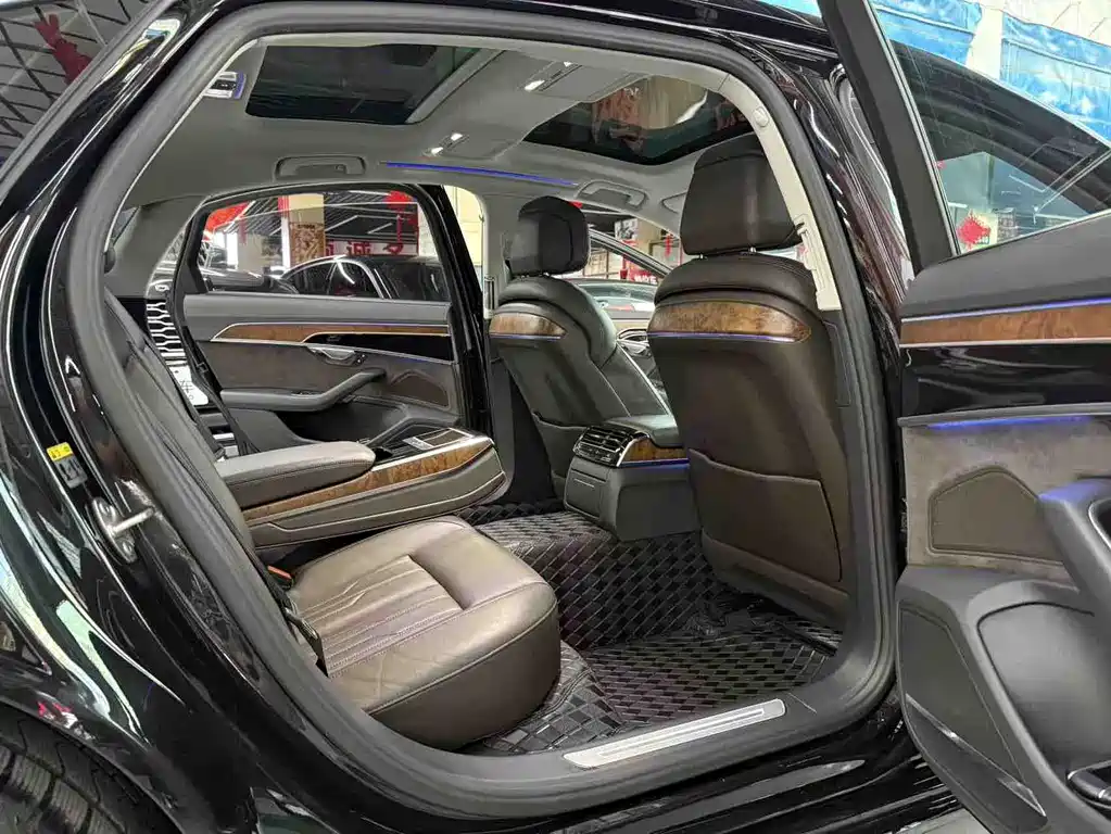 Audi A8 A8 L 55 TFSI quattro Launch Premium