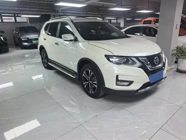 Nissan X-Trail 2.5 L CVT Connected Leading 4 WD