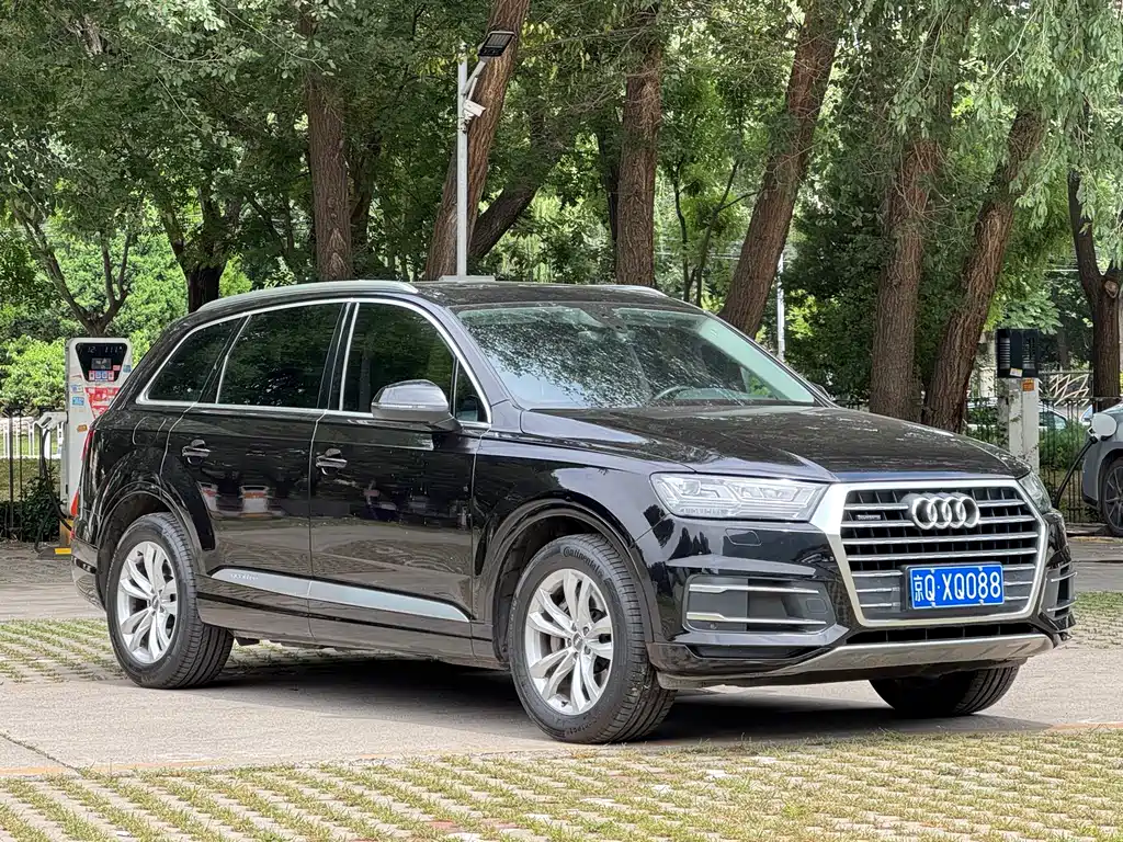 Audi Q7 45 TFSI Tech