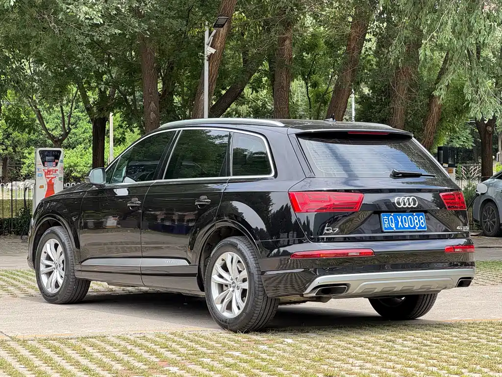 Audi Q7 45 TFSI Tech