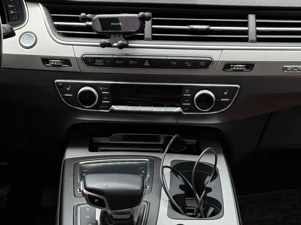 Audi Q7 45 TFSI Tech