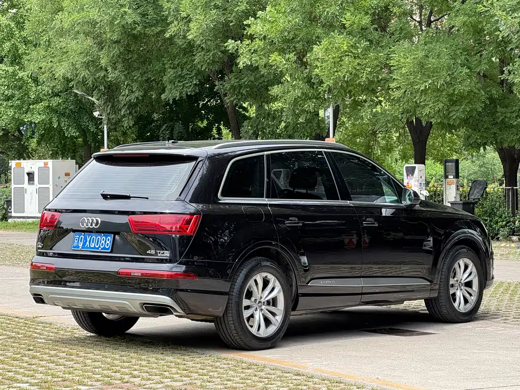 Audi Q7 45 TFSI Tech