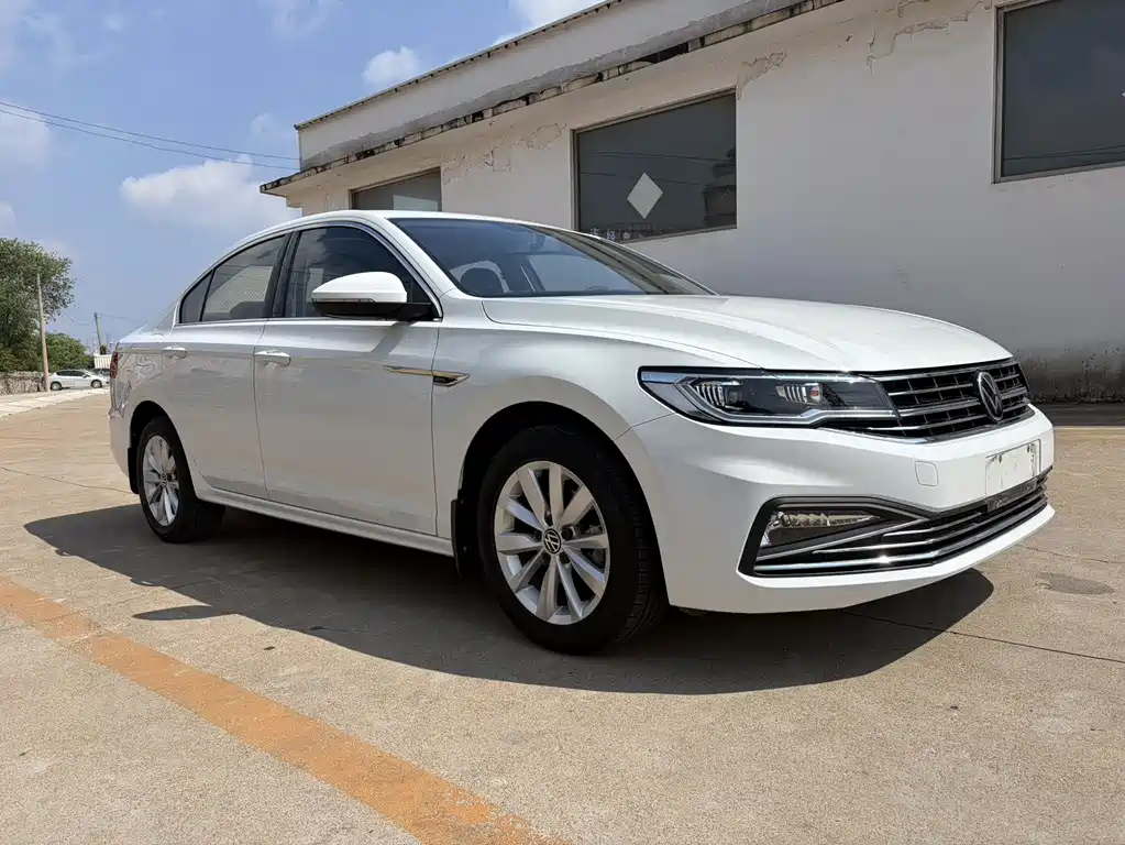 Bora 1.5 L Auto Elite Connected