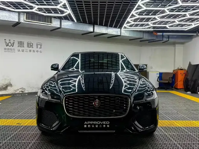 Jaguar XFL XFL 2.0 T P300 4 WD Flagship Sport