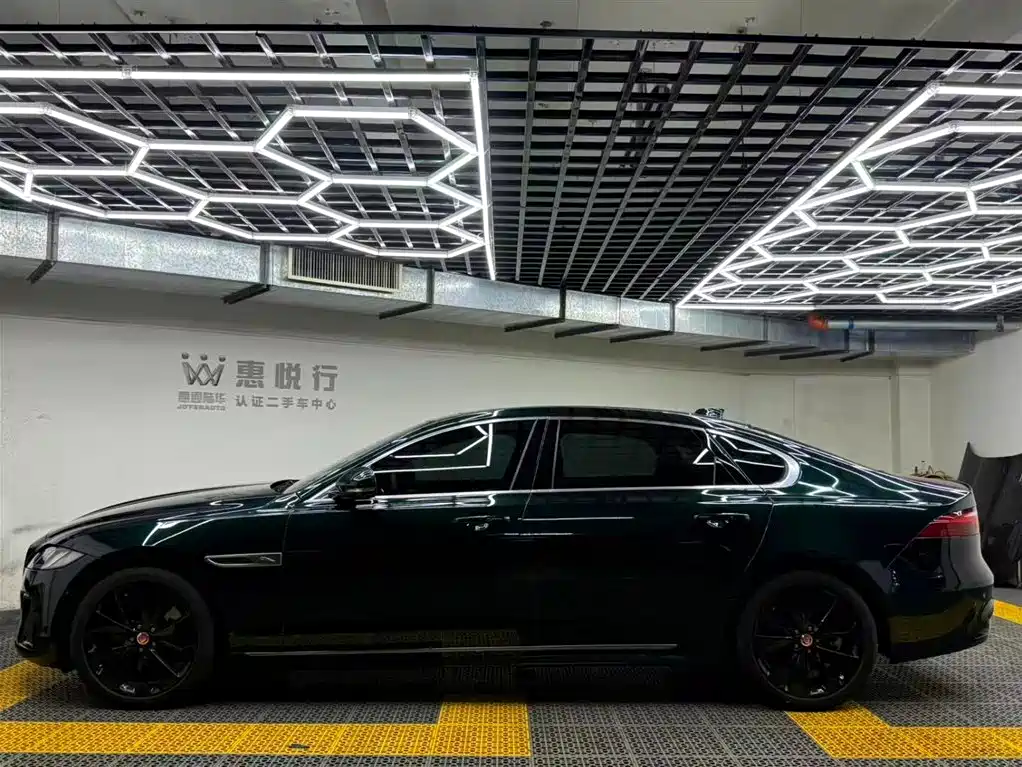 Jaguar XFL XFL 2.0 T P300 4 WD Flagship Sport