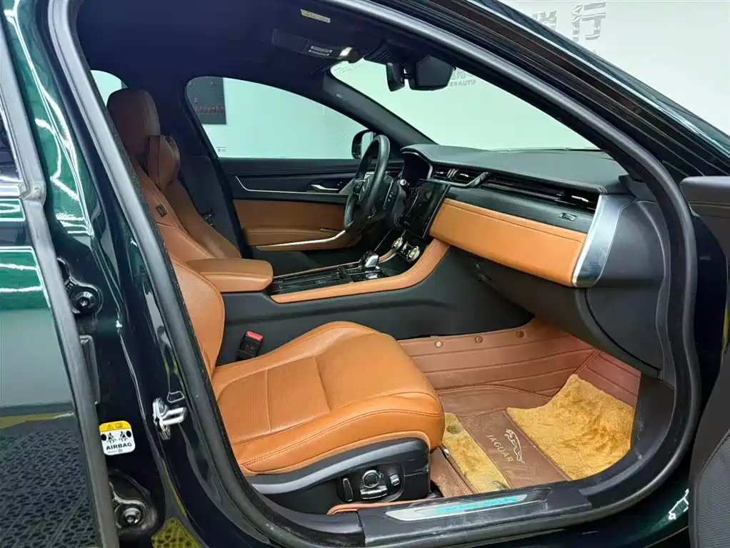 Jaguar XFL XFL 2.0 T P300 4 WD Flagship Sport