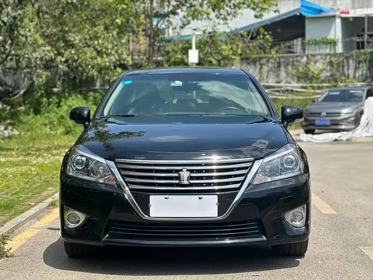 Toyota Crown 2.5 L Royal