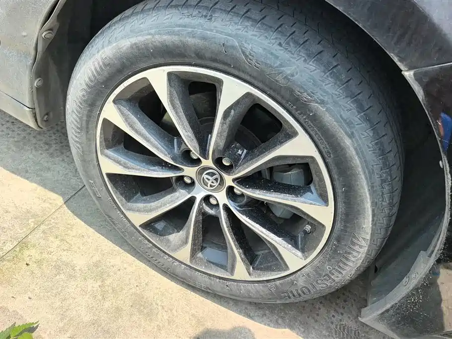 Avalon 2.5 L Luxury