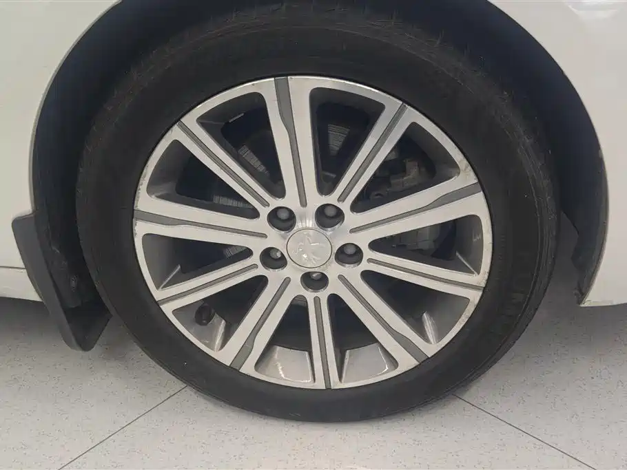 Peugeot 408 1.6 T Auto Luxury