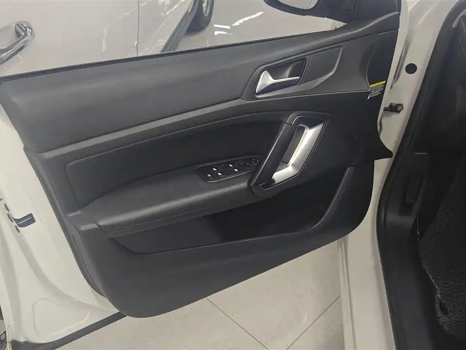 Peugeot 408 1.6 T Auto Luxury
