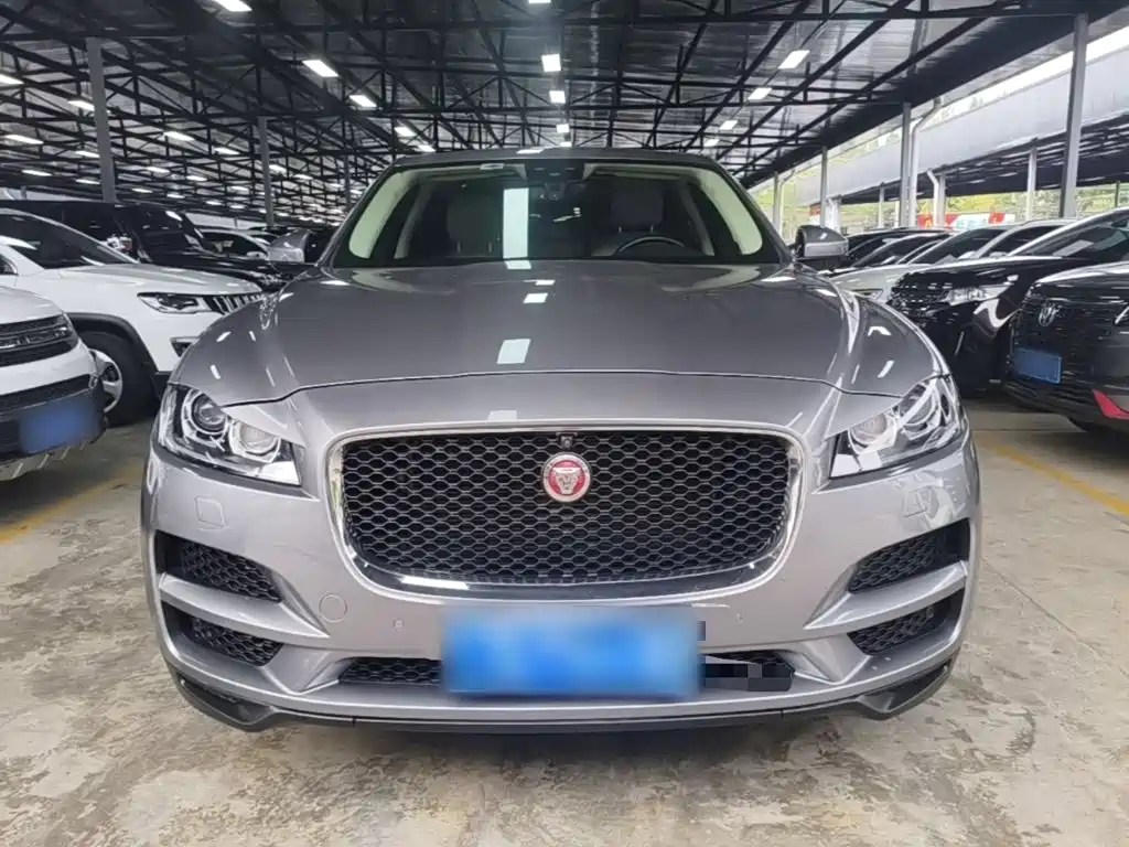 Jaguar F-PACE 2.0 T Urban Premium
