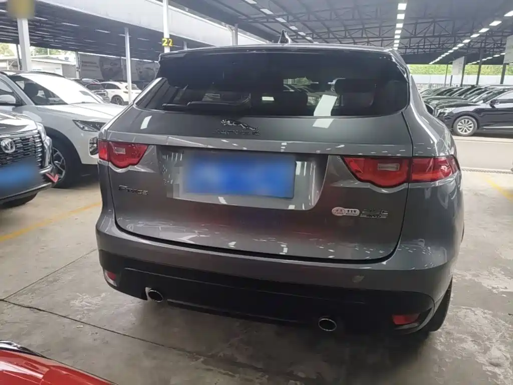 Jaguar F-PACE 2.0 T Urban Premium
