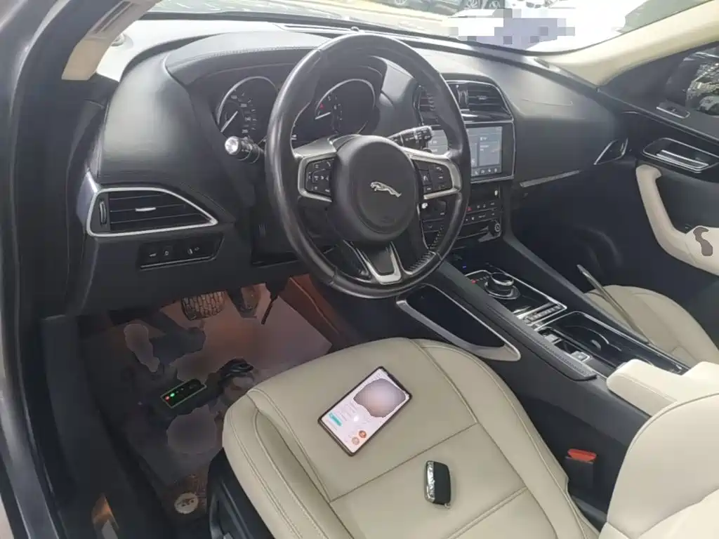 Jaguar F-PACE 2.0 T Urban Premium
