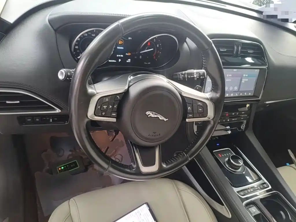 Jaguar F-PACE 2.0 T Urban Premium