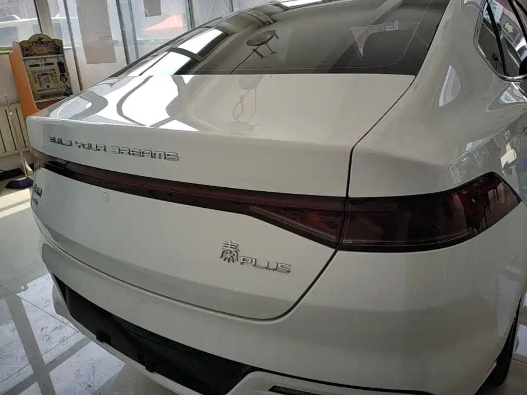 Qin PLUS DM-i 120 KM Distinguished