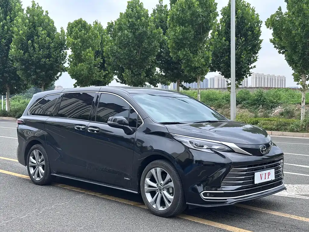 Sienna 2.5 L Hybrid Distinguished