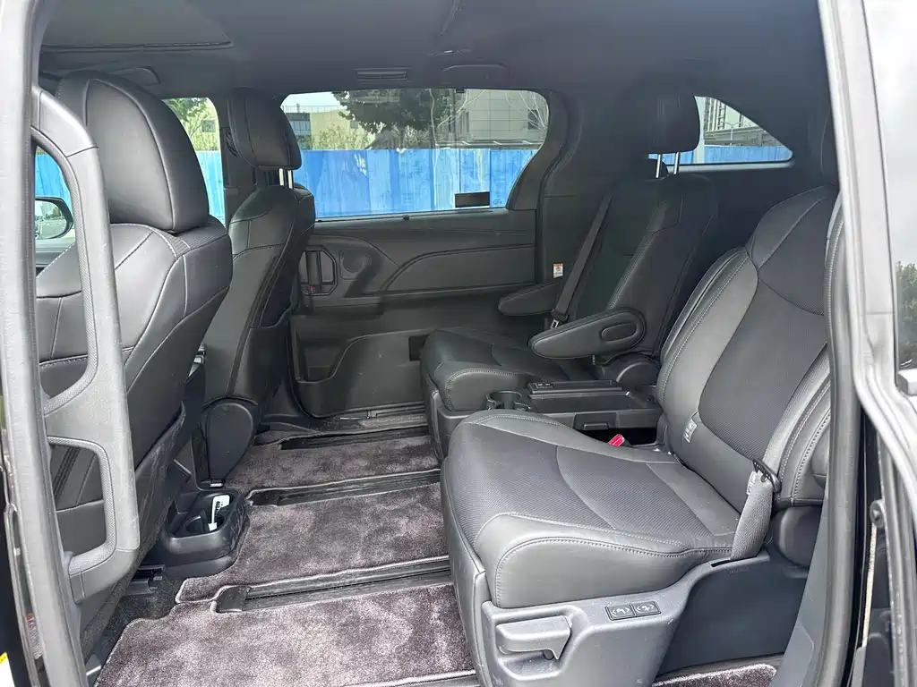 Sienna 2.5 L Hybrid Distinguished