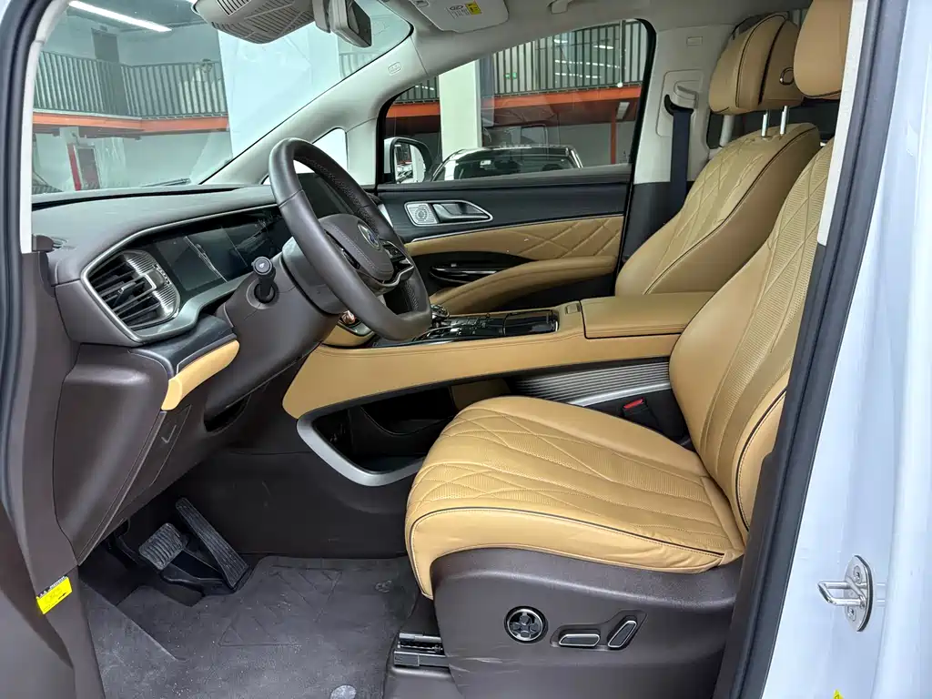 Denza D9 DM-i 980 4 WD Honored