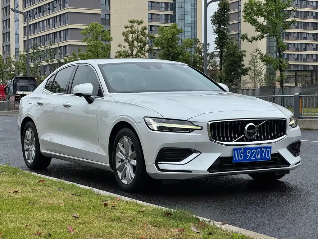 Volvo S60 沃尔沃S60 2020款 T3 智行豪华版