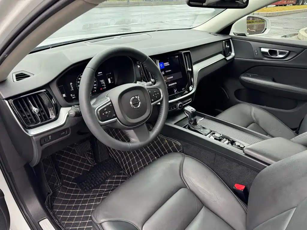 Volvo S60 沃尔沃S60 2020款 T3 智行豪华版