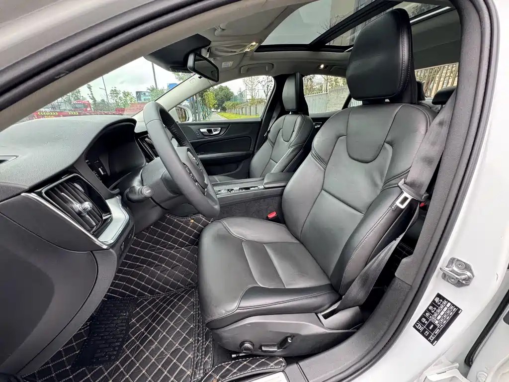 Volvo S60 沃尔沃S60 2020款 T3 智行豪华版