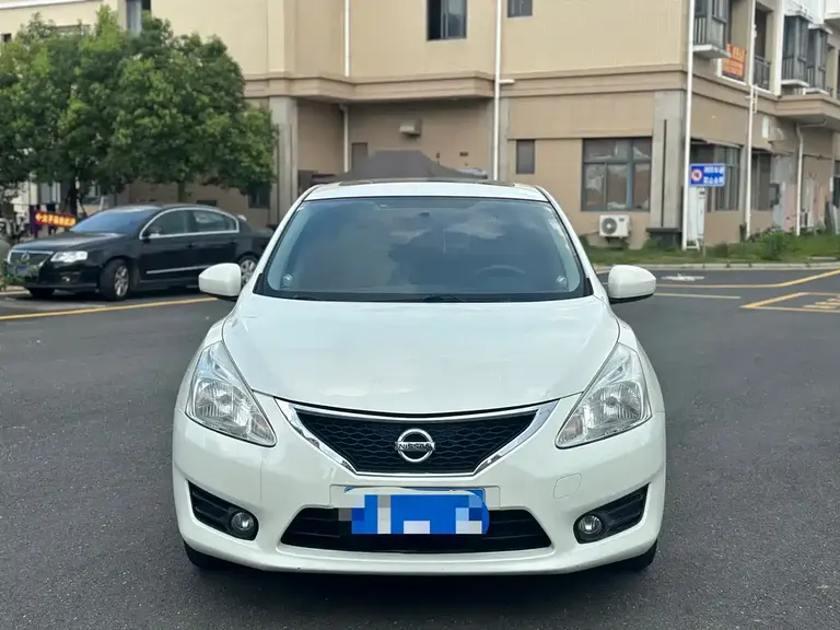 Nissan Tiida 1.6 L CVT Intelligent