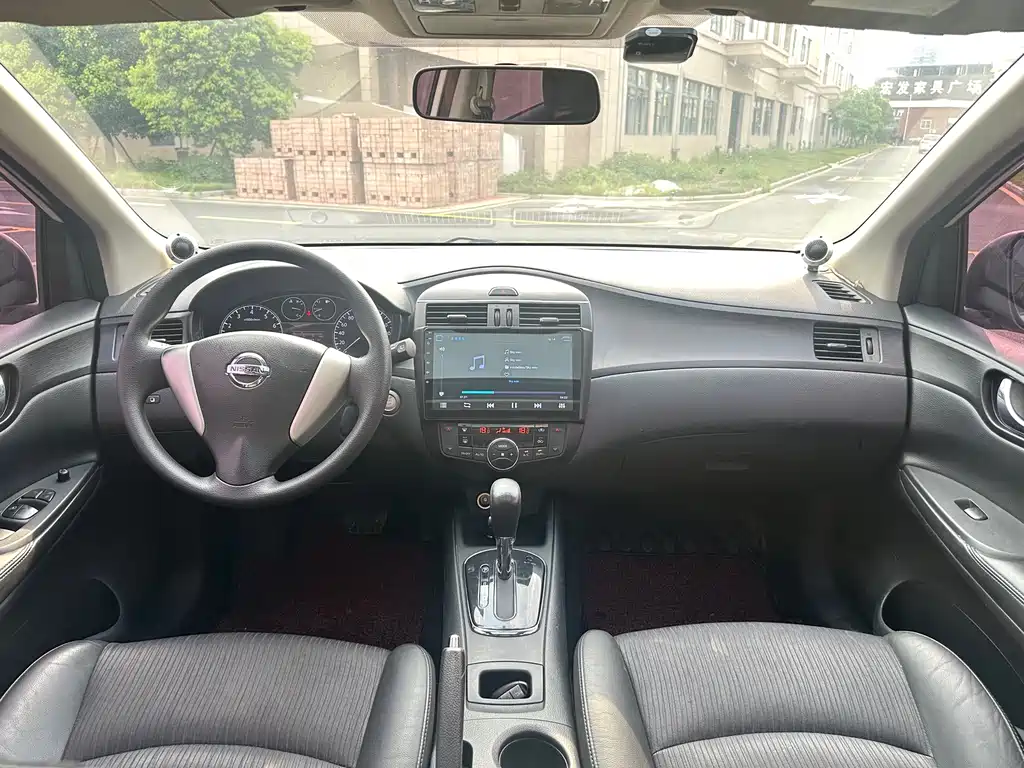 Tiida 1.6 L CVT Intelligent