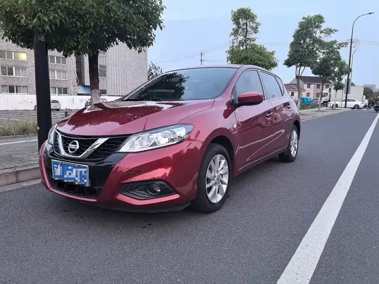 Nissan Tiida 1.6 L CVT Cool Motion