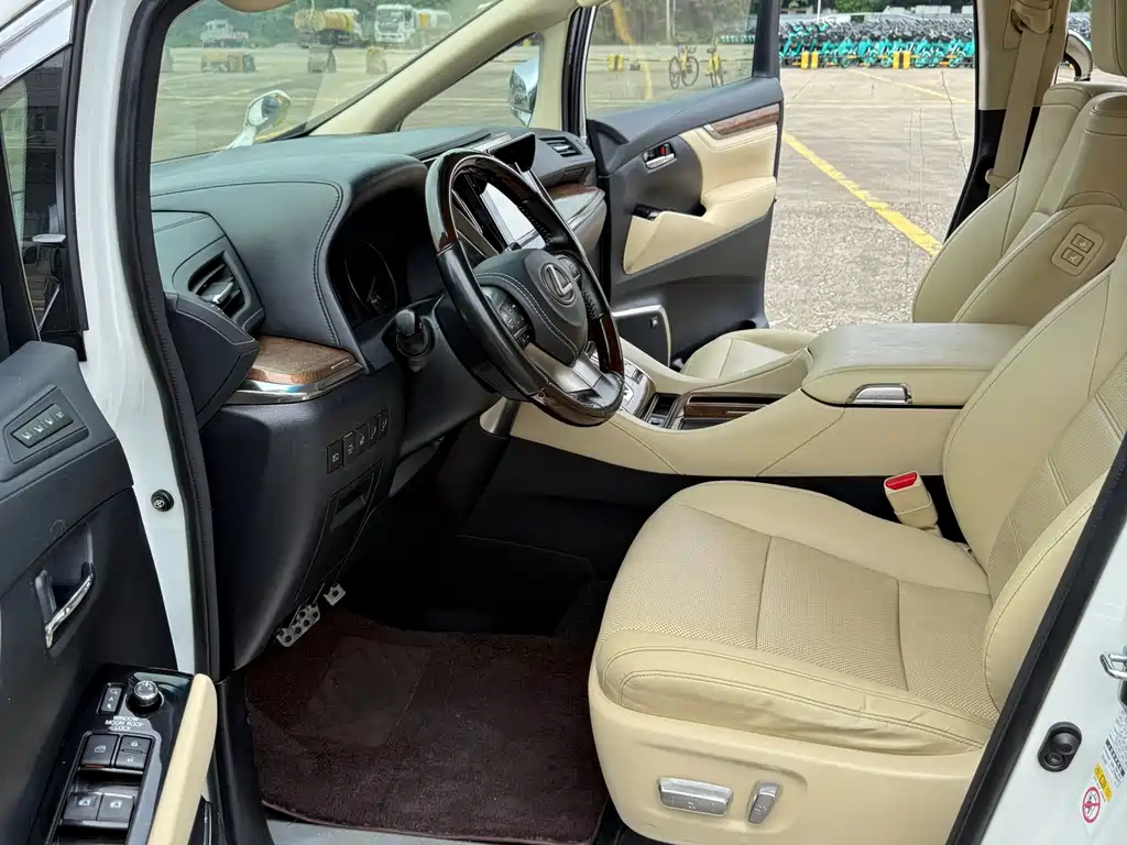 Alphard 3.5 L Distinguished
