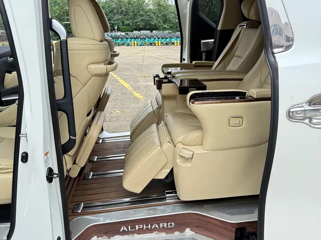 Alphard 3.5 L Distinguished