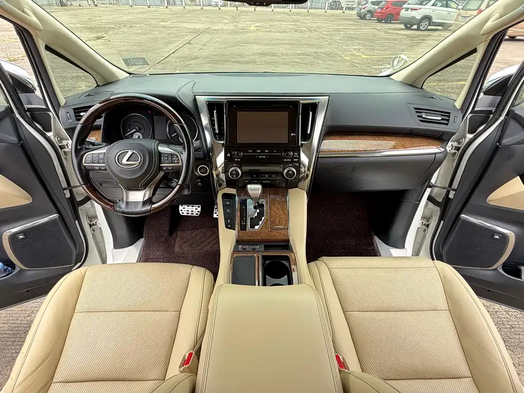 Alphard 3.5 L Distinguished